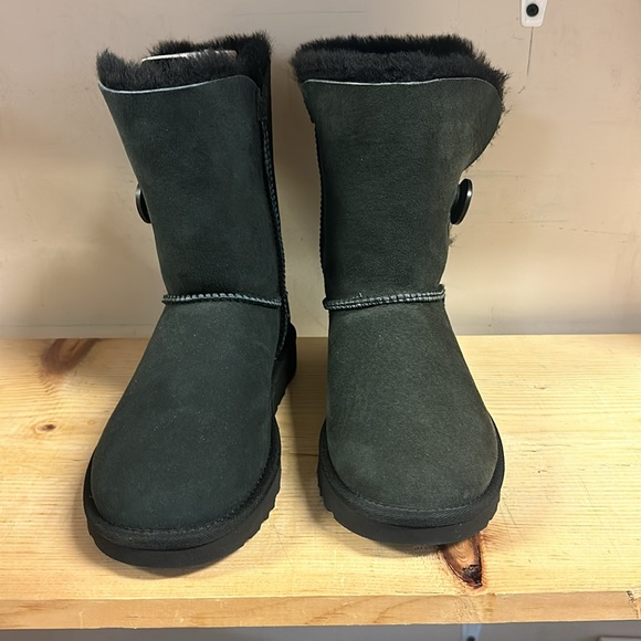 UGG Black Bailey Button Shearling Boots - Picture 9 of 9